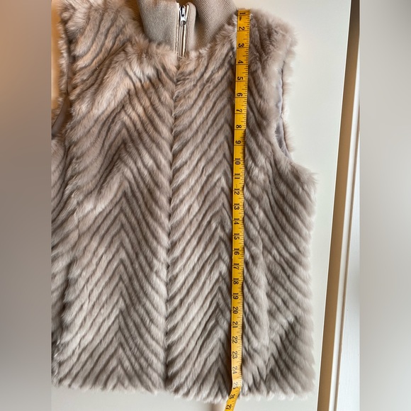 CHARLIE B Faux Fur Vest Size Medium - Picture 8 of 12
